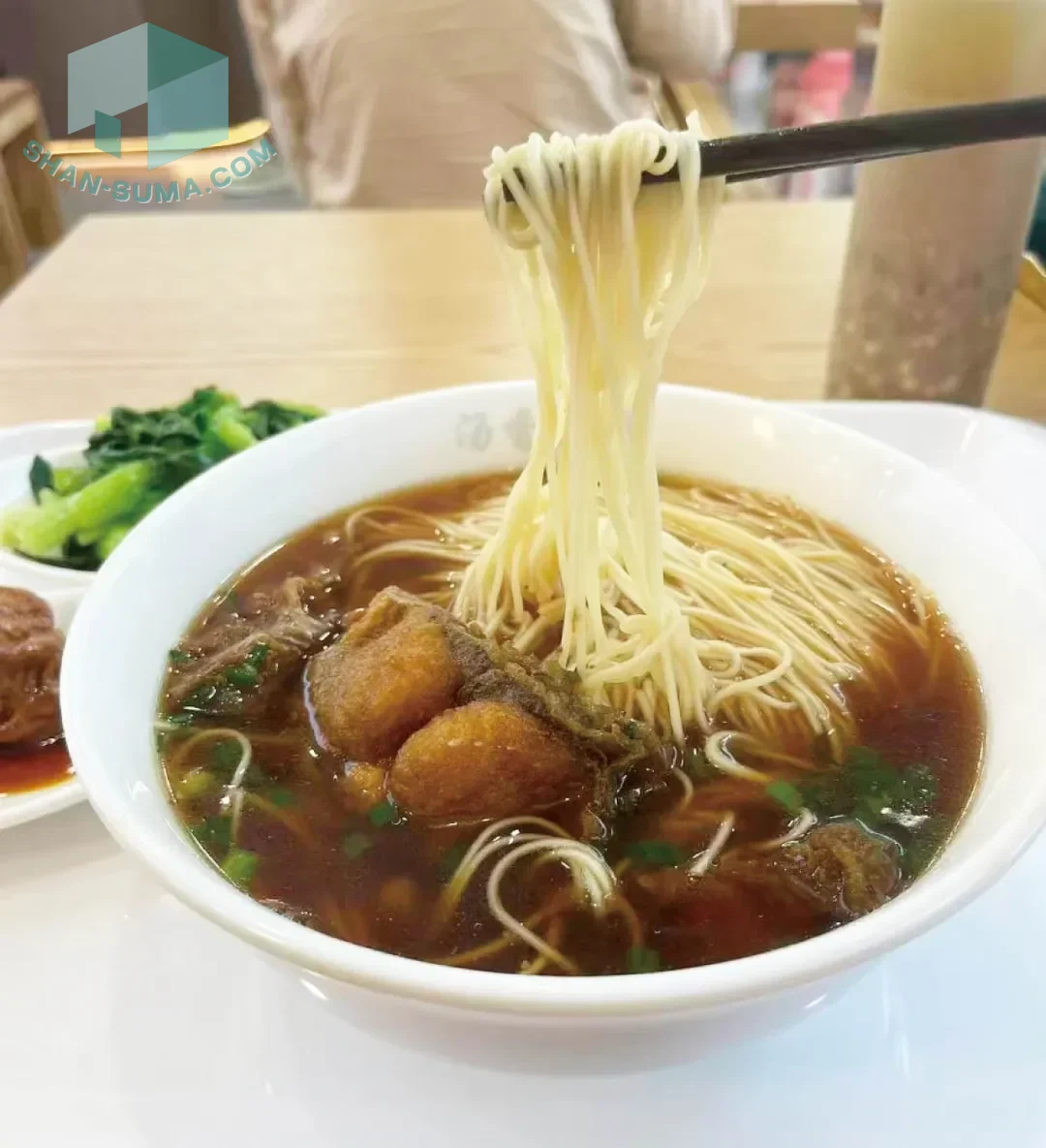 【新規開店】老舗の蘇州麺屋が上海1号店　甘い琥珀色スープと具材で楽しむ